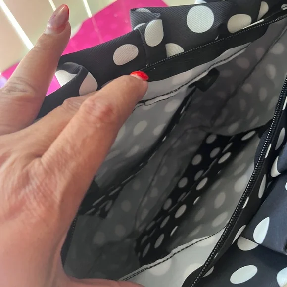 O Bag Green and Black Tote with Versatile Design - Picture 5 of 10